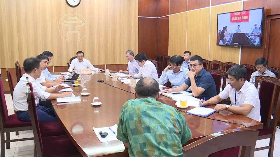 Chủ tịch UBNDTP Hà Nội Trần Sỹ Thanh tiếp công dân định kỳ tháng 8/2023. Ảnh: Huy Kiên
