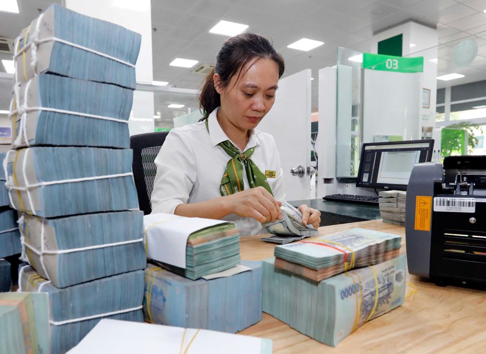 Hoạt động nghiệp vụ tại VietcomBank, chi nhánh Hà Nội. Ảnh: Thanh Hải