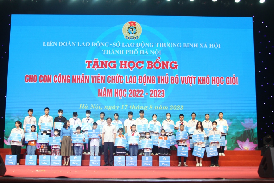 Học bổng cho con của CNVCLĐ vượt kh&oacute; học giỏi năm 2023 gi&aacute; trị tăng so với năm trước