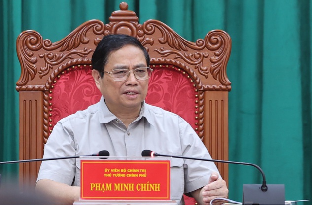 Thủ tướng Phạm Minh Ch&iacute;nh chủ tr&igrave; buổi l&agrave;m việc với l&atilde;nh đạo chủ chốt tỉnh Kon Tum v&agrave; đại diện c&aacute;c nh&agrave; đầu tư.