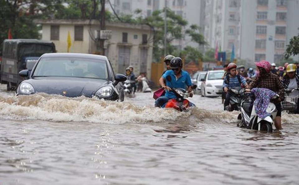 Mưa lớn đe doạ ngập lụt tại nhiều địa phương khu vực miền Trung.
