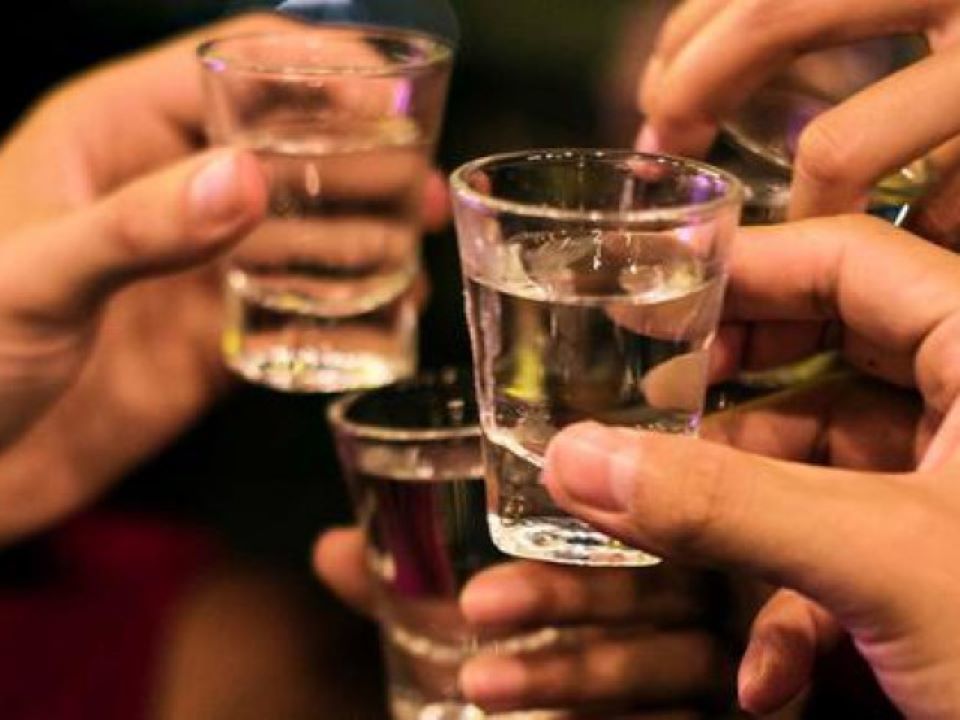 Những loại ung thư liên quan đến việc uống rượu - Ảnh 1