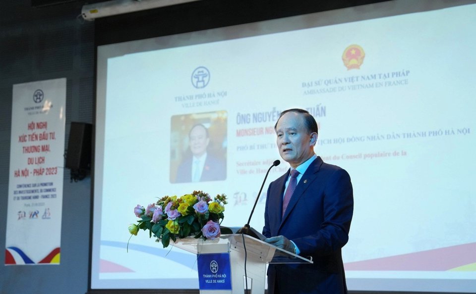 Chủ tịch HĐND TP H&agrave; Nội Nguyễn Ngọc Tuấn ph&aacute;t biểu khai mạc hội nghị.