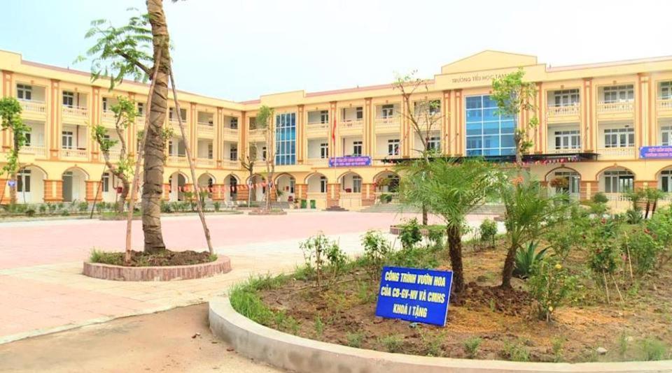 Trường Tiểu học x&atilde; Tam Hiệp (huyện Ph&uacute;c Thọ) được đầu tư x&acirc;y dựng khang trang.