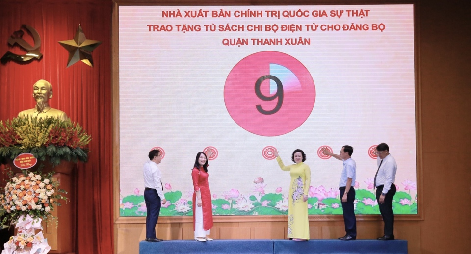 Đ&acirc;y l&agrave; lần đầu ti&ecirc;n quận Thanh Xu&acirc;n tổ chức hội thi b&aacute;o c&aacute;o vi&ecirc;n, tuy&ecirc;n truyền vi&ecirc;n giỏi từ cấp cơ sở cho tới cấp quận