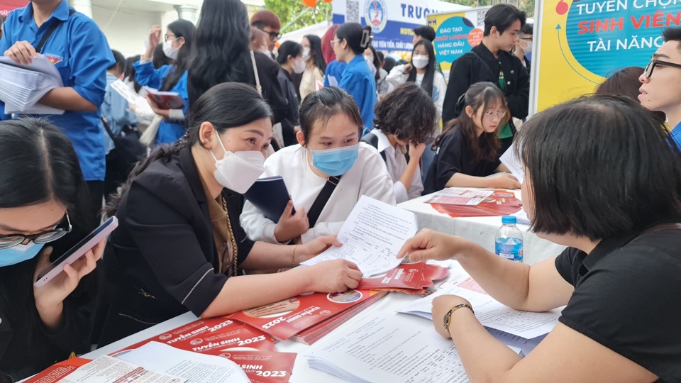 Ngày hội tuyển sinh Trường ĐH Luật - ĐH Quốc gia Hà Nội