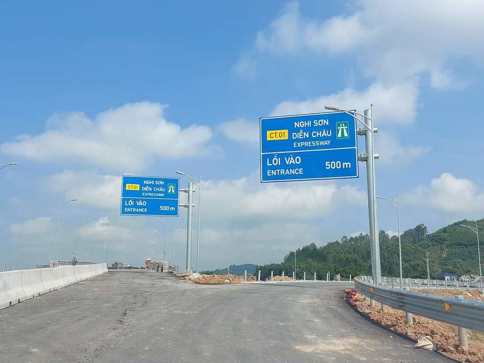 Cao tốc Nghi Sơn - Diễn Ch&acirc;u, chiều d&agrave;i hơn 50km (qua Thanh H&oacute;a d&agrave;i 6,5 km v&agrave; Nghệ An 43,5 km), tổng mức đầu tư hơn 7.290 tỷ đồng. (Ảnh Ho&agrave;ng Phạm)