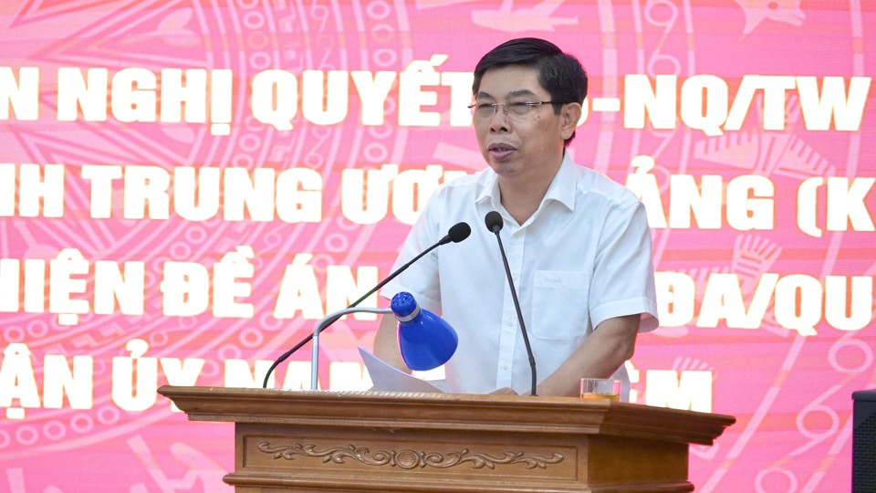 Ph&oacute; B&iacute; thư Quận uỷ&nbsp;L&acirc;m Quang Thao ph&aacute;t biểu tại hội nghị.