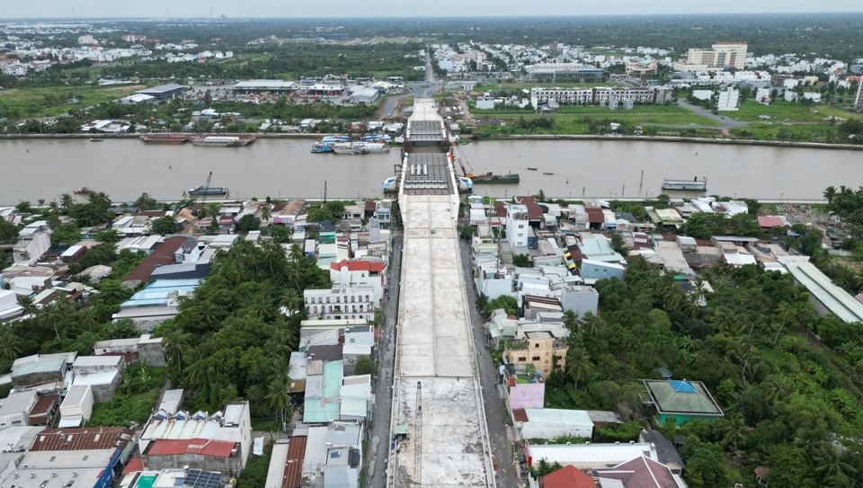 C&ocirc;ng tr&igrave;nh&nbsp;cầu Trần Ho&agrave;ng Na&nbsp;thuộc dự &aacute;n Ph&aacute;t triển TP Cần Thơ v&agrave; tăng cường khả năng th&iacute;ch ứng đ&ocirc; thị, sử dụng vốn ODA của Ng&acirc;n h&agrave;ng Thế giới.