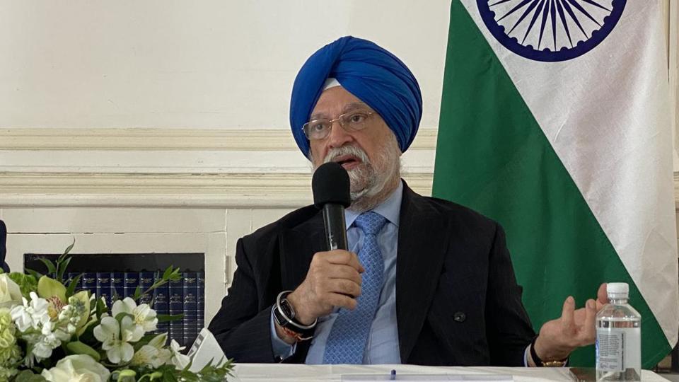 Bộ trưởng Dầu mỏ v&agrave; Kh&iacute; đốt Ấn Độ Hardeep Singh Puri. Ảnh: Hindu