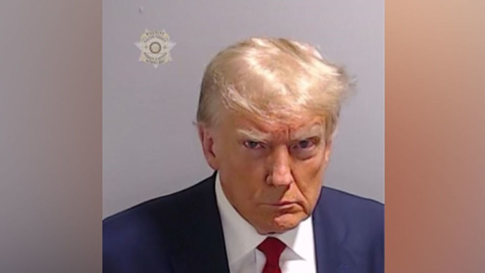 Bức ảnh &ocirc;ng Trump chụp tại trại giam ở Georgia. Ảnh: Reuters