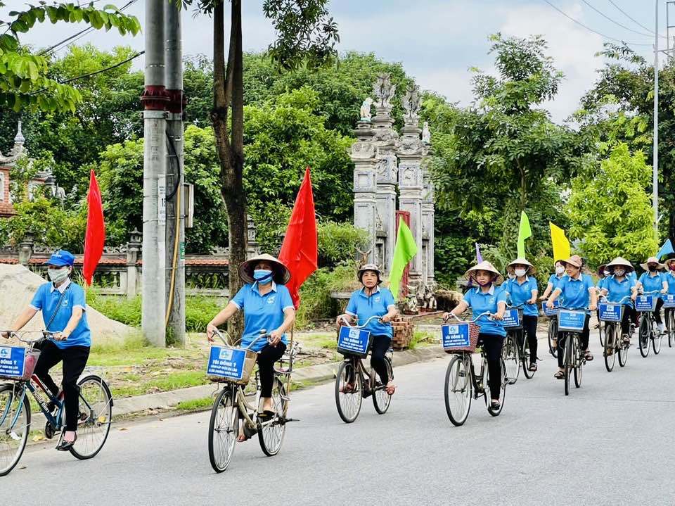 C&aacute;c tổ tuy&ecirc;n truyền lưu động đi khắp c&aacute;c trục đường ch&iacute;nh tr&ecirc;n địa b&agrave;n x&atilde;.