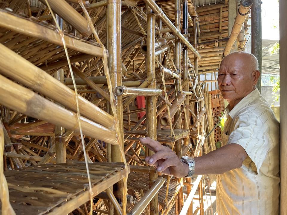 &Ocirc;ng Qu&yacute;t mong mỏi h&igrave;nh ảnh bờ xe nước sẽ được lan truyền v&agrave; g&igrave;n giữ.(ảnh H&agrave; Phương)