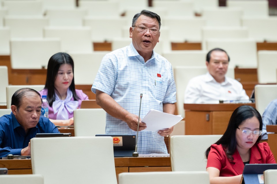 Đại biểu Quốc hội Nguyễn Tạo (Đo&agrave;n tỉnh L&acirc;m Đồng) ph&aacute;t biểu tại hội nghị