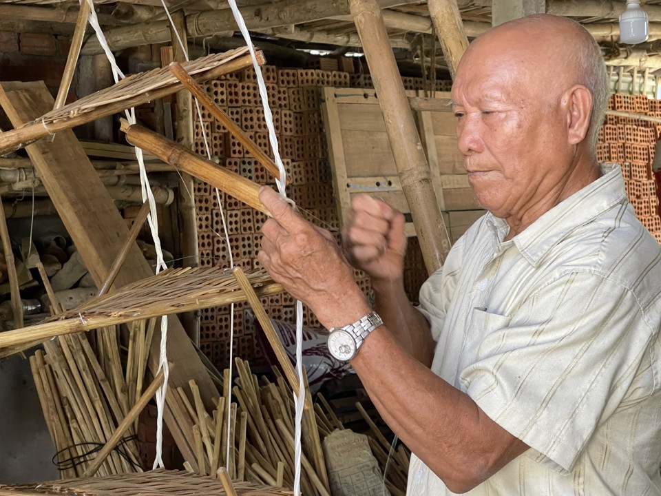 B&aacute;nh xe thứ 5 đang dần th&agrave;nh h&igrave;nh. (ảnh H&agrave; Phương)