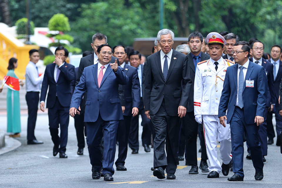 Chuyến thăm lần n&agrave;y của Thủ tướng L&yacute; Hiển Long l&agrave; chuyến thăm thứ 5 của &ocirc;ng tới Việt Nam tr&ecirc;n cương vị Thủ tướng - Ảnh: VGP/Nhật Bắc &nbsp;