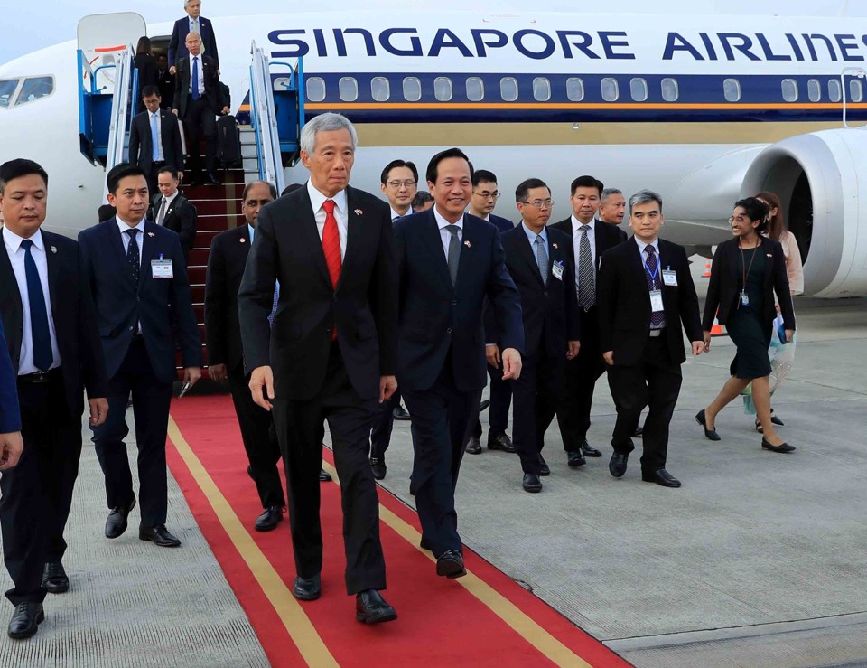 Lễ đón Thủ tướng nước Cộng hòa Singapore Lý Hiển Long tại Sân bay quốc tế Nội Bài. Ảnh: TTXVN