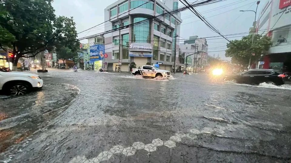 Khu vực giao giữa đường Quang Trung v&agrave; Nguyễn Nghi&ecirc;m.