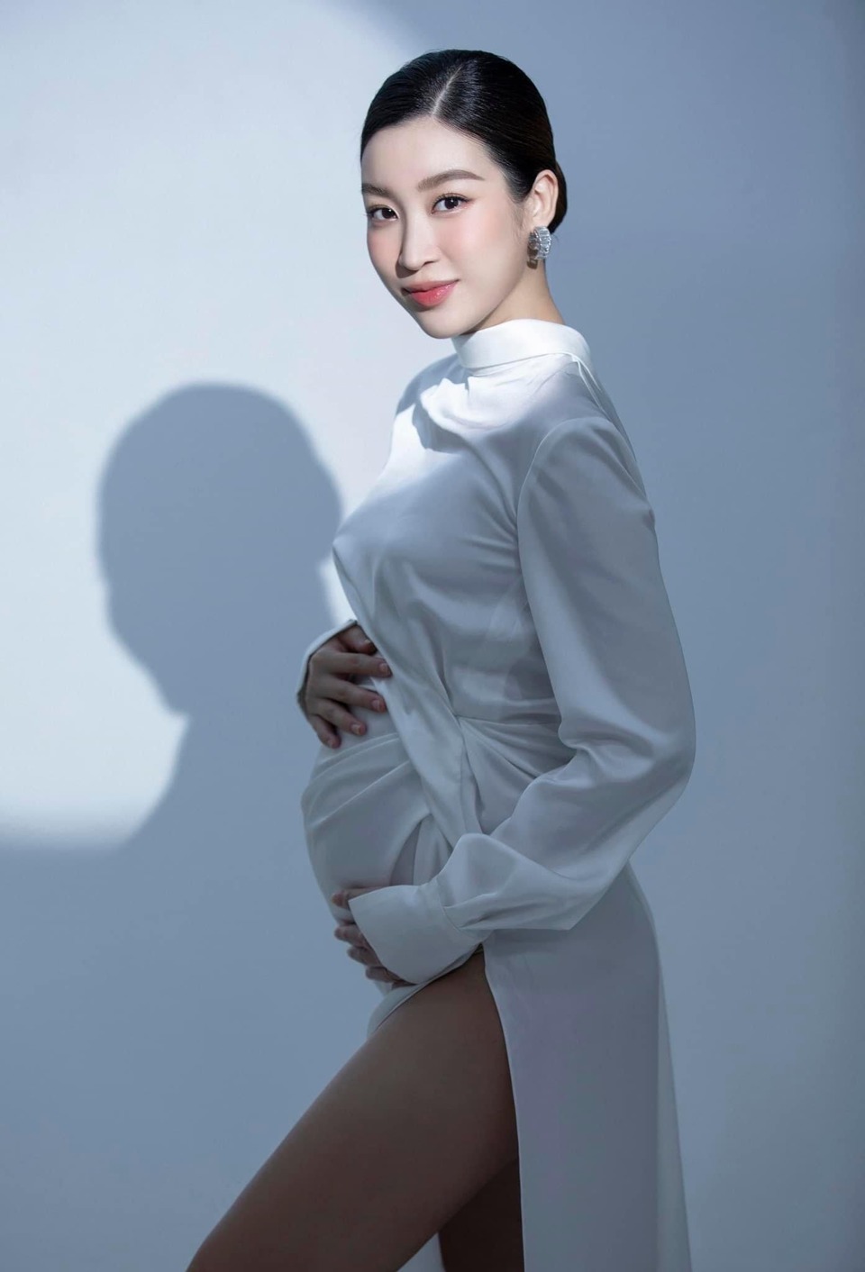 Hoa hậu Đỗ Mỹ Linh công khai ảnh mang bầu lần đầu - Ảnh 5