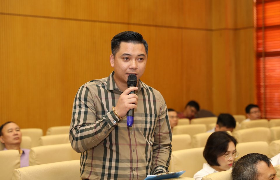 &Ocirc;ng Nguyễn Văn Du - Chủ hộ kinh doanh Karaoke 5 sao chia sẻ tại hội nghị