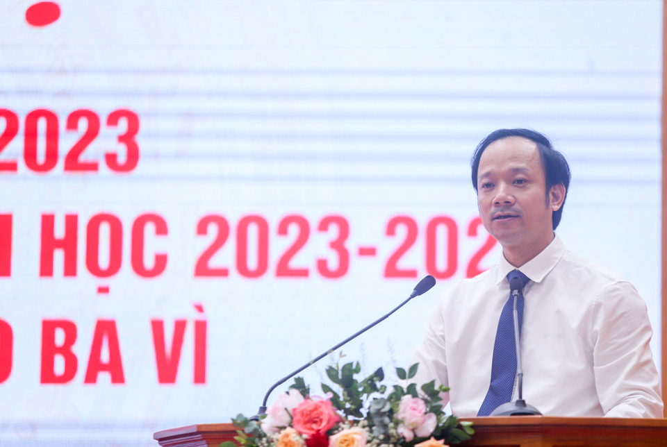 Ph&oacute; Chủ tịch UBND huyện Ba V&igrave; Nguyễn Đức Anh ph&aacute;t biểu chỉ đạo tại Hội nghị.