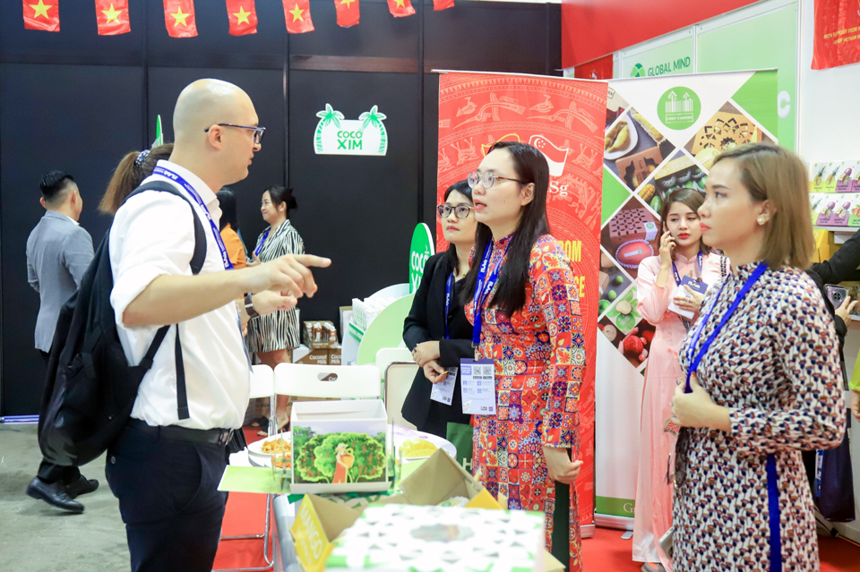 Doanh nghiệp Việt giới thiệu sản phẩm đạt tiêu chuẩn Halal tại Hội chợ FLAsia 2023. Ảnh: Hoài Nam