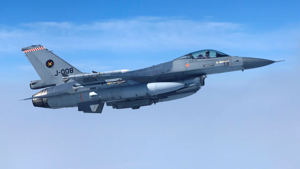 M&aacute;y bay chiến đấu F-16 của Kh&ocirc;ng qu&acirc;n H&agrave; Lan. Ảnh: CNN
