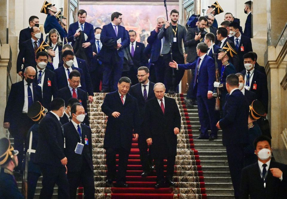 Tổng thống Nga Vladimir Putin c&ugrave;ng với Chủ tịch Trung Quốc Tập Cận B&igrave;nh tại Điện Kremlin ở Moscow v&agrave;o ng&agrave;y 21/3. Ảnh: AFP