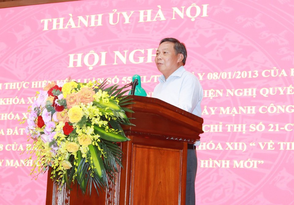 Ph&oacute; B&iacute; thư Th&agrave;nh ủy Nguyễn Văn Phong ph&aacute;t biểu kết luận hội nghị.