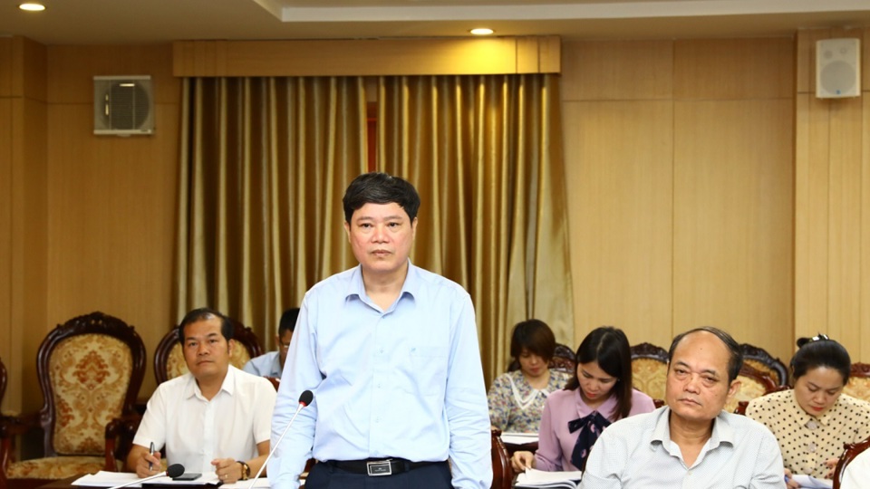 Ph&oacute; Chủ tịch UBND huyện Ho&agrave;i Đức Nguyễn Anh ph&aacute;t biểu tại hội nghị chiều 31/8