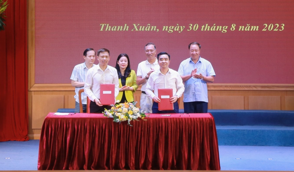 Báo Kinh tế & Đô thị và quận Thanh Xuân ký kết chương trình phối hợp thông tin, tuyên truyền giai đoạn 2023 – 2025. Ảnh: Hồng Thái