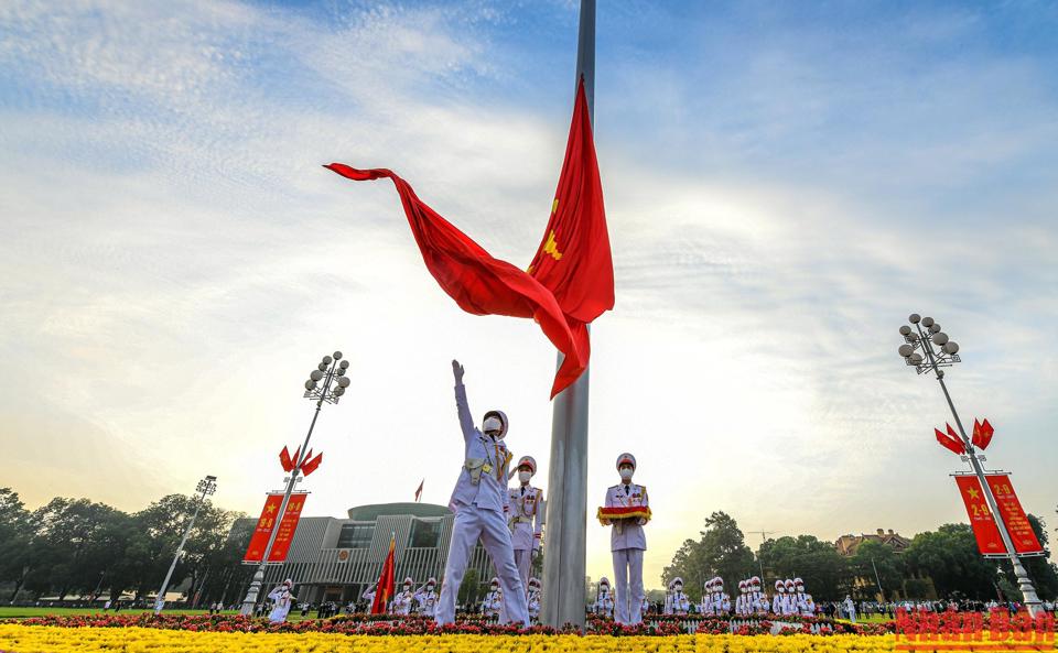 Lễ thượng cờ trên Quảng trường Ba Đình, Hà Nội. Ảnh: Thành Đạt
