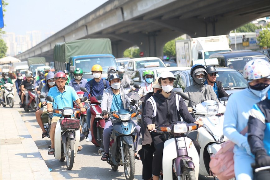 Ng&agrave;y đầu ti&ecirc;n trong kỳ nghỉ lễ Quốc kh&aacute;nh 2/9, h&agrave;ng vạn người d&acirc;n đổ về qu&ecirc;.