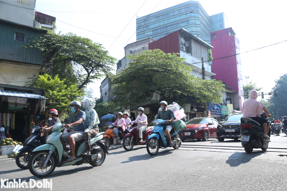 Vẫn c&oacute; những đoạn đường đ&ocirc;ng đ&uacute;c ở từng thời điểm kh&aacute;c nhau.