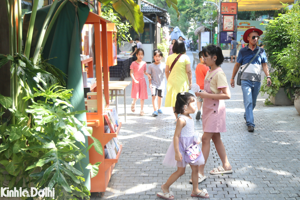 Hà Nội: Đường phố "giảm nhiệt" trong ngày đầu nghỉ lễ 2/9 - Ảnh 2