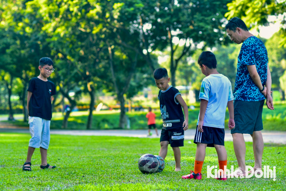 Nhiều em nhỏ h&agrave;o hứng vui chơi trong ng&agrave;y nghỉ lễ 2/9.