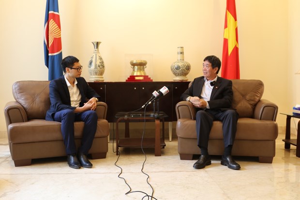 Đại sứ Việt Nam tại ASEAN Nguyễn Hải Bằng trao đổi với ph&oacute;ng vi&ecirc;n TTXVN tại Jakarta. (Ảnh: Hữu Chiến/TTXVN) &nbsp;