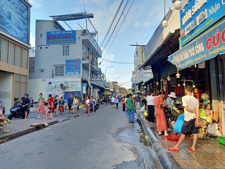 Chợ X&oacute;m Lưới&nbsp; tại TP Vũng T&agrave;u phục vụ hải sản cho du kh&aacute;ch dịp lễ 2/9/2023.