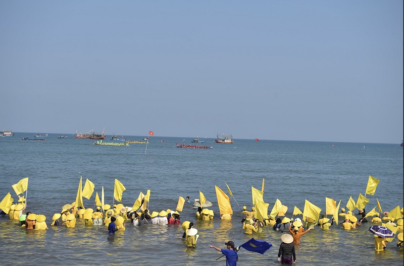 Lễ hội đua thuyền l&agrave;ng Cảnh Dương (huyện Quảng Trạch)