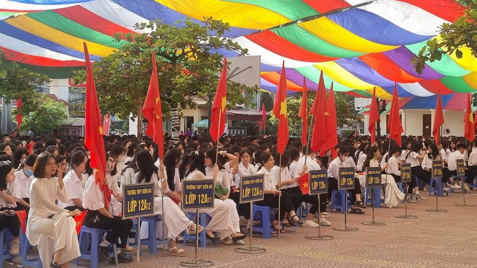 Lễ khai giảng tại trường THPT Kiến An.