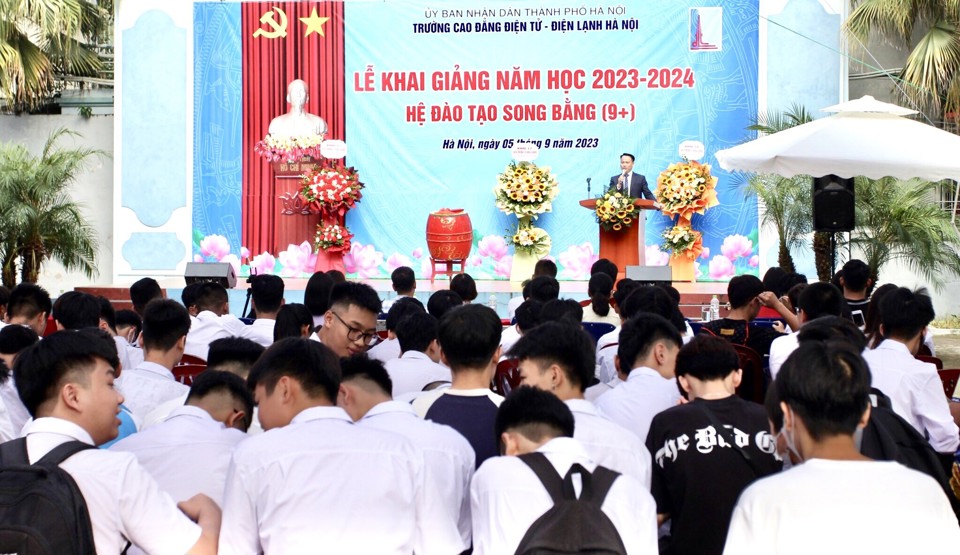 TS.Trần Xu&acirc;n Ngọc cho biết:&nbsp; Lựa chọn hệ song bằng gi&uacute;p học sinh tiết kiệm thời gian v&agrave; tiền bạc để thực hiện mục ti&ecirc;u học xong chương tr&igrave;nh THPT v&agrave; gi&aacute;o dục nghề nghiệp.