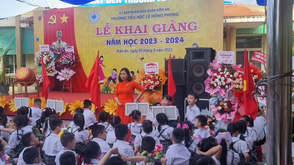 Lễ khai giảng tại trường Tiểu học L&ecirc; Hồng Phong, quận Kiến An