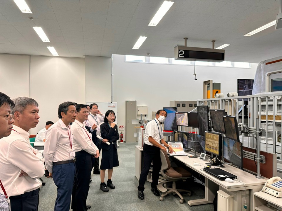 Đo&agrave;n c&ocirc;ng t&aacute;c li&ecirc;n ng&agrave;nh TP H&agrave; Nội khảo s&aacute;t tại Metro Tokyo - Nhật Bản