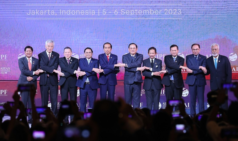 Thủ tướng Phạm Minh Chính và các Trưởng đoàn chụp ảnh chung tại Lễ khai mạc Diễn đàn ASEAN - Ấn Độ Dương -Thái Bình Dương (AIPF). Ảnh: Dương Giang