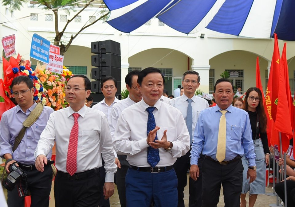 Ph&oacute; Thủ tướng Ch&iacute;nh phủ Trần Hồng H&agrave; dự Lễ khai giảng năm học 2023-2024 tại trường THCS Đo&agrave;n Thị Điểm (TP Cần Thơ).&nbsp;