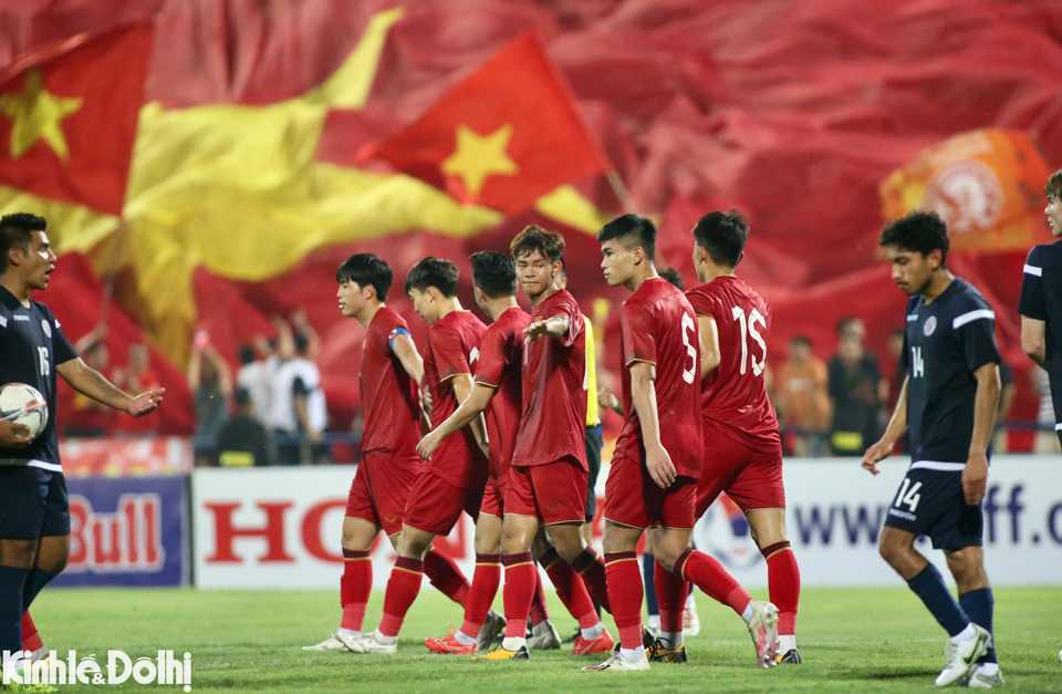 Cận cảnh trận thắng đậm của U23 Việt Nam trước U23 Guam trên sân Việt Trì - Ảnh 6