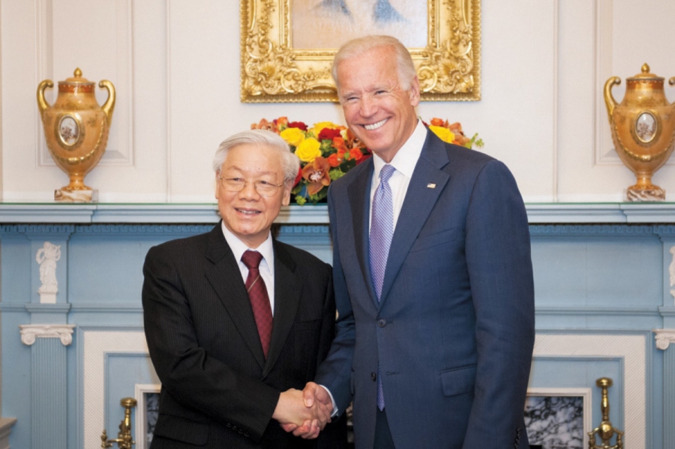 Tổng B&iacute; thư Nguyễn Ph&uacute; Trọng v&agrave; Ph&oacute; Tổng thống Joe Biden tại cuộc chi&ecirc;u đ&atilde;i trong chuyến thăm ch&iacute;nh thức của Tổng B&iacute; thư tới Mỹ năm 2015. (Ảnh: KT)