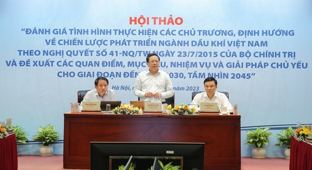 Đồng ch&iacute; Nguyễn Đức Hiển - Ph&oacute; Trưởng Ban Kinh tế Trung ương kết luận hội thảo.