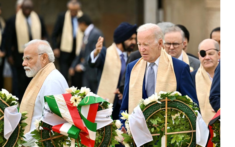 Tổng thống Joe Biden đến thăm đ&agrave;i tưởng niệm Raj Ghat c&ugrave;ng với c&aacute;c nh&agrave; l&atilde;nh đạo G20. Nguồn: REUTERS