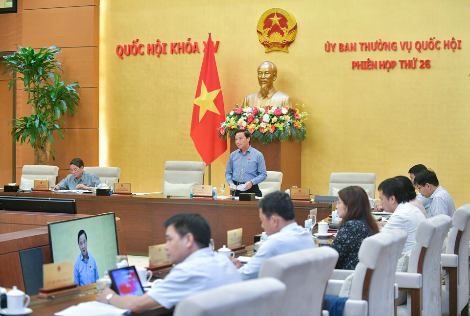 Ph&oacute; Chủ tịch Quốc hội Nguyễn Khắc Định điều h&agrave;nh nội dung họp. Ảnh: Quochoi.vn